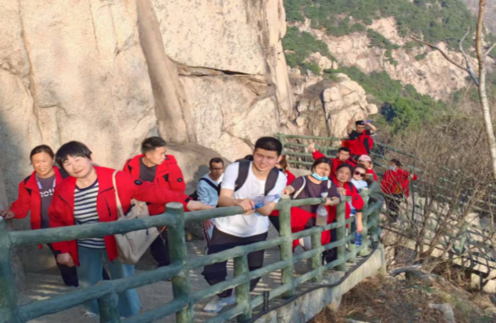 山東鑫成源成功組織管理干部“凝心聚力、堅定前行、披荊斬棘、勇攀高峰”團建活動