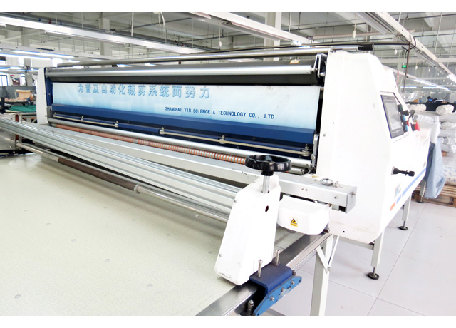 自動(dòng)鋪布機(jī)